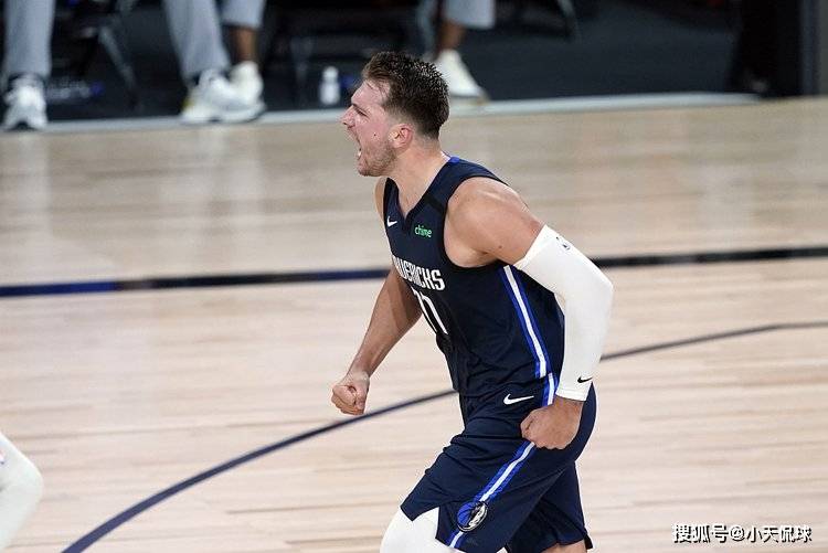  东契奇超远三分绝杀独行侠险胜国王