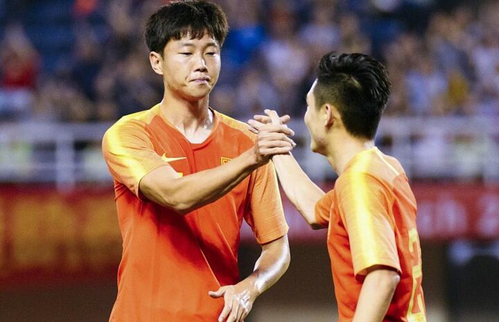  汉诺威96主场气势如虹，球迷助威助推球队获胜